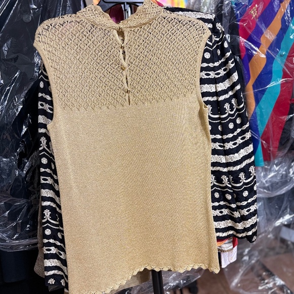 Size medium St. John gold net sleeveless sweater shimmery sparkles throughout - Picture 4 of 4